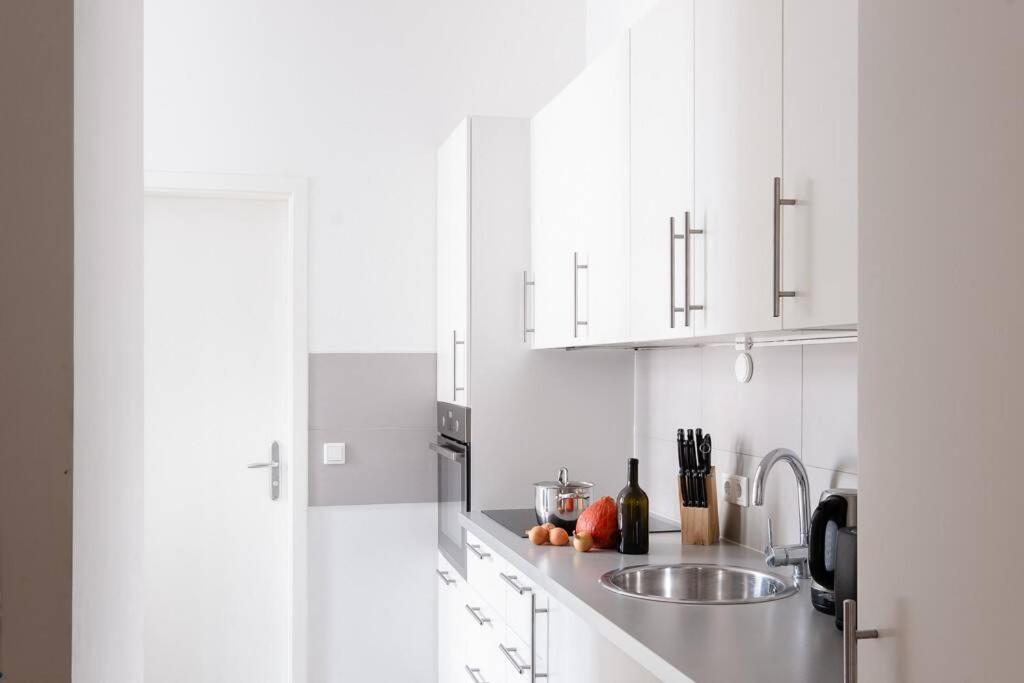 Sc 05 By Rockchair Apartments L Superhost Status L 2 Bedrooms Boxspringbeds Balcony Elevator - Cozy Family & Business Flair Welcomes You! Berlino Esterno foto