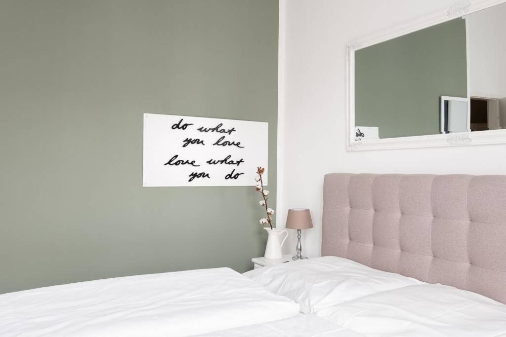 Sc 05 By Rockchair Apartments L Superhost Status L 2 Bedrooms Boxspringbeds Balcony Elevator - Cozy Family & Business Flair Welcomes You! Berlino Esterno foto